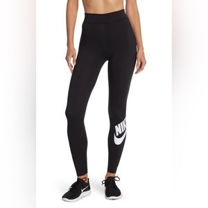 Nike NWT Sportswear Essential High Rise Leggings Small Black